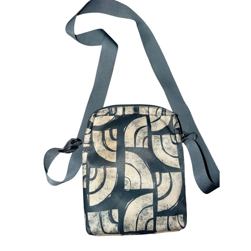 The North Face Bardu Crossbody Bag Blue Graphic Logo Print Small Shoulder Pouch